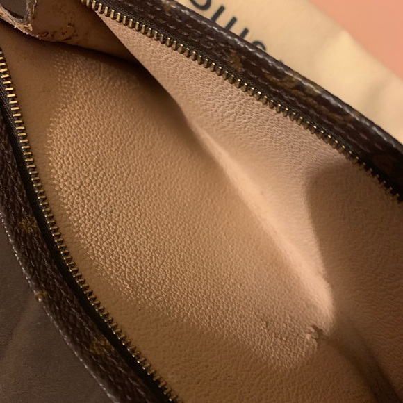 **SOLD** Louis Vuitton Monogram Toiletry Pouch - Picture 9 of 12